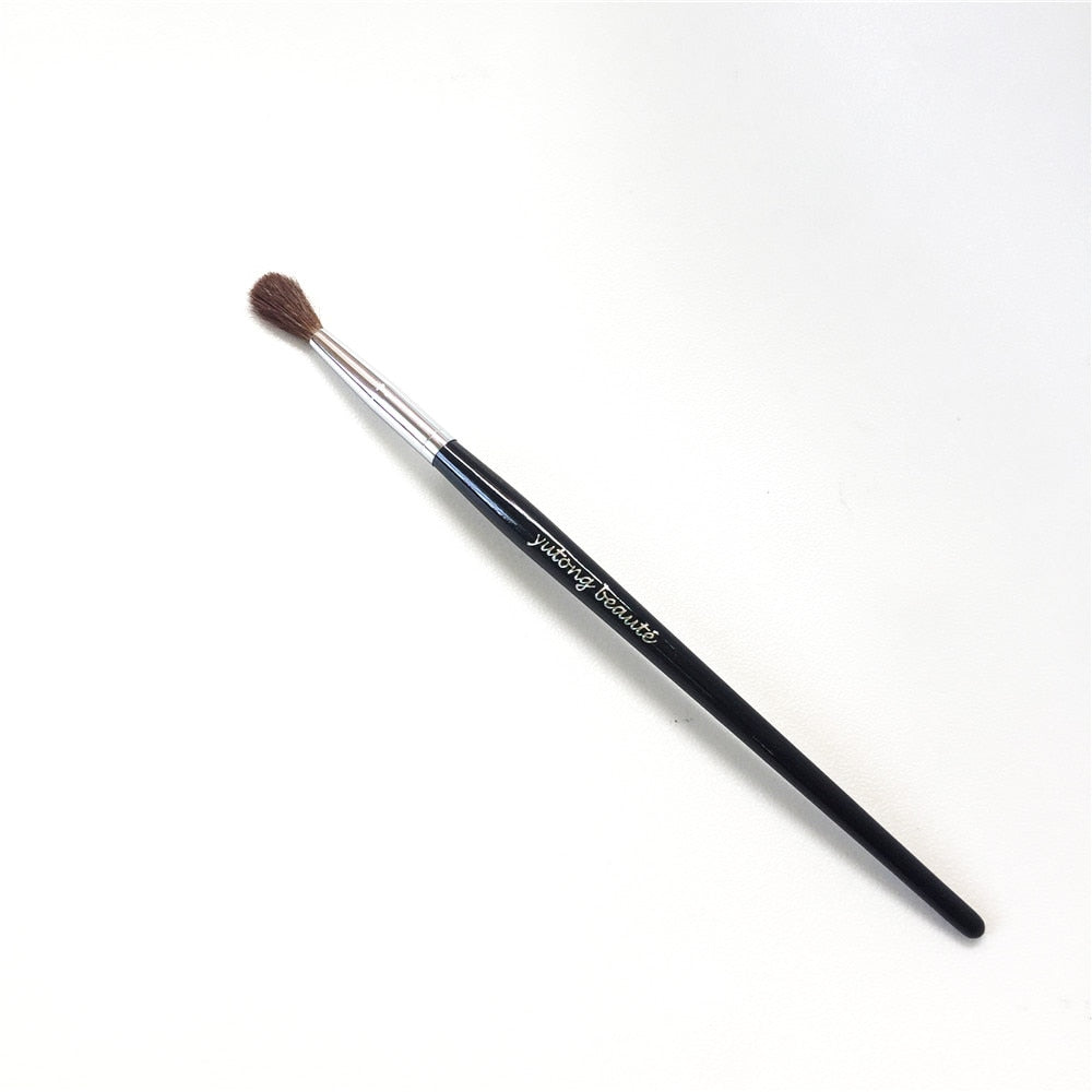 yutong beaute Pro Precision Crease Brush #17 - Soft Pony Hair Small Eyeshadow Crease Blending Brush - Beauty makeup Blender Tool